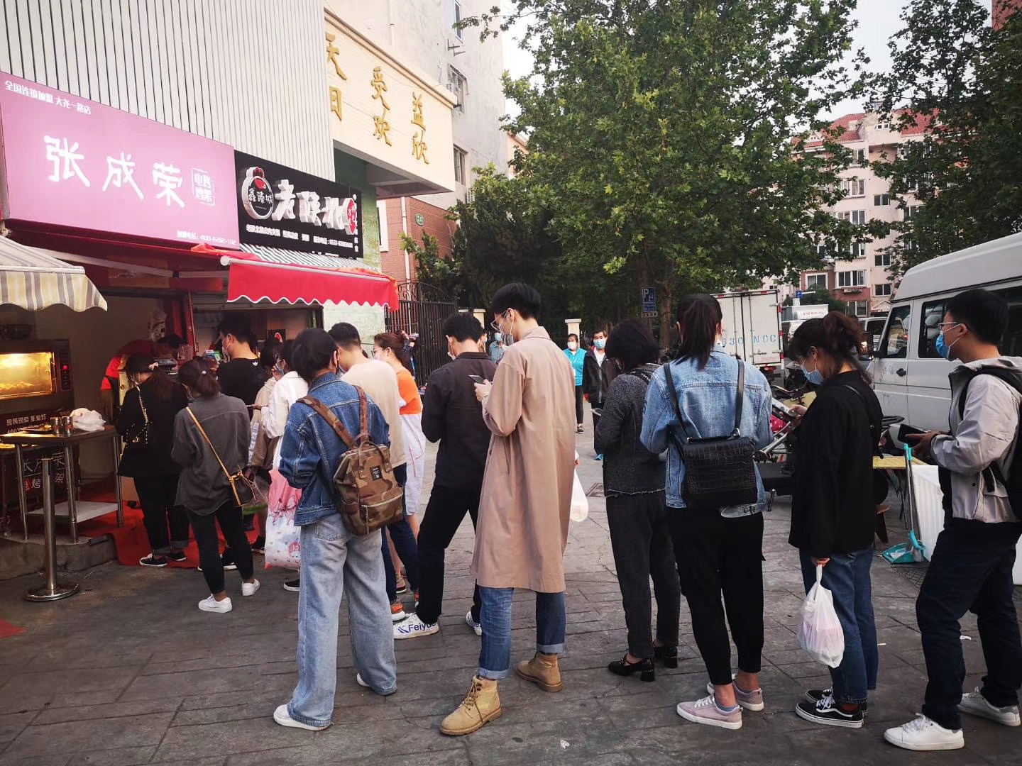 【行业动态】鸡架市场发展势头强劲，优质品牌出组合拳打造IP